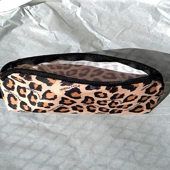 Nwt Cosmetic Cloth Bag - Picture 3 of 6